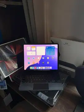 ipad pro 12.9 gen 5 M1 256gb wifi only + apple magic keyboard