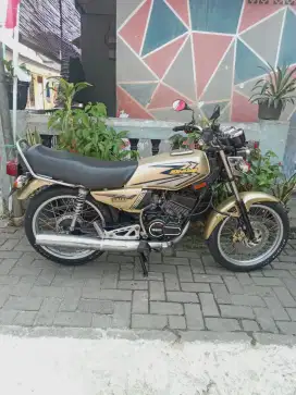 Motor yamaha rx king th. 2002 warna kuning gold pajak baru bayar