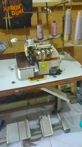 dijual 2 mesin  jahit dan 1 obras