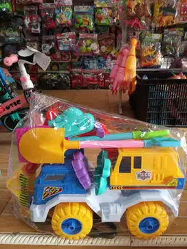 mainan anak truk bego set sekop cetakan