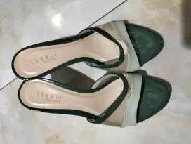 Heels tinggi kurang lbh 5cm