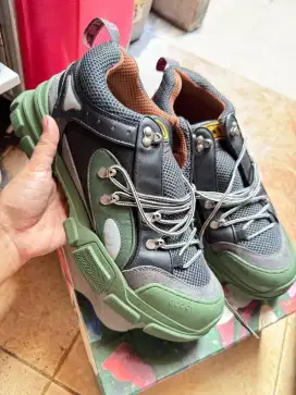 Sepatu laki laki