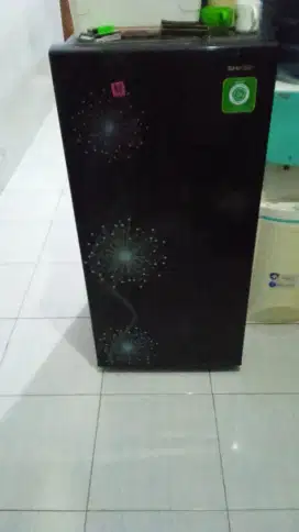 Di jual 1 set kulkas, mesin cuci, dispenser