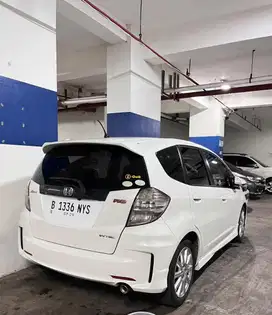 HONDA JAZZ RS AT 2014 (tahun terakhir)