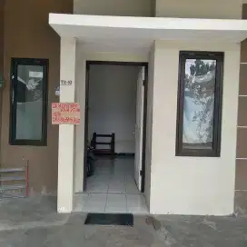 Dikontrakkan rumah di perum La Diamond Jombang