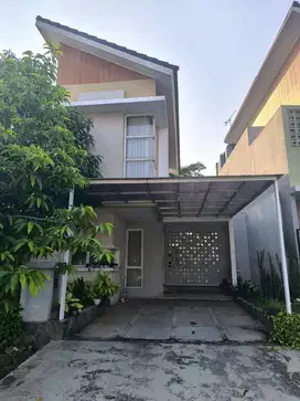 Dijual rumah depan danau di cluster lavesh harapan indah bekasi