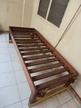 Ranjang Kayu Jati