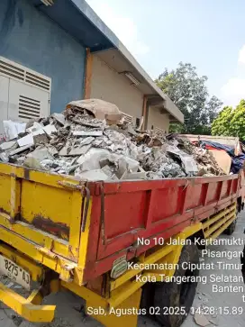 Jasa buang puing dan angkut tanah