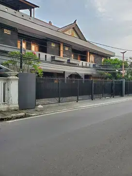 RUMAH 3 LANTAI MULTIFUNGSI DI TEROGONG RAYA – JUAL CEPAT!