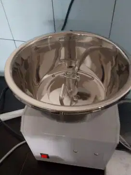 Mesin Pembuat Adonan