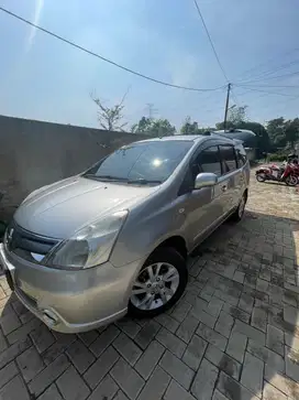 Nissan Grand livina AT 1.5 XV 2012