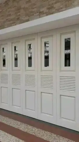 Pintu lipat garasi