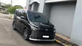 Km38rb toyota voxy cvt tss 2022 hitam pajak panjang