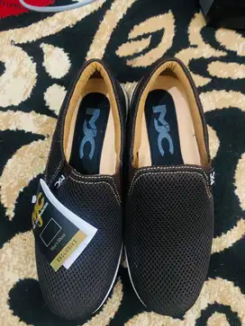 Spatu bulm pakai baru
