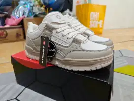 AIRWALK DOLPHIN
(AW) AIWUK250506H ukuran 40
