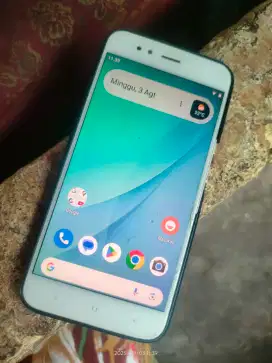 Xiaomi Mi A1
Ram 4gb internal 64gb
Dual kamera , sidikjari
Prosesor