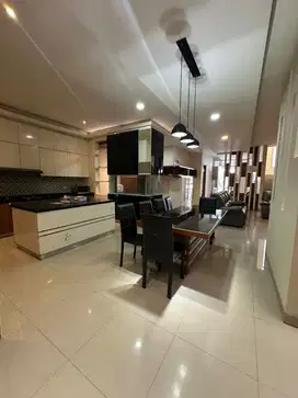 Sewa Murah Rumah Green Lake City ukuran besar 8 x 18