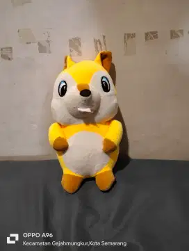 Boneka tupai kuning