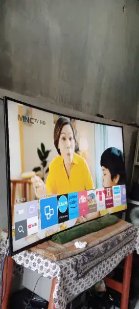 Samsung 65 in Curve Smart Digital 4K