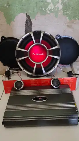 Satu set audio mobil