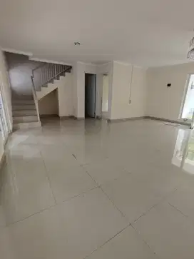 Rumah di kawasan premium modernland bebas banjir depan sport club