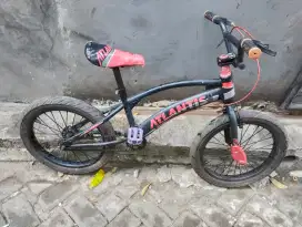 Sepeda BMX ukuran 18