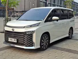 Toyota Voxy 2023 Bensin