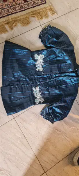Dijual baju pesta