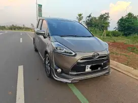 Toyota Sienta Q 2017 low km mulus