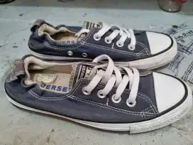 Sepatu convers slip on