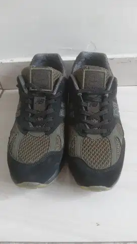 Sepatu NB STONE ISLAND
