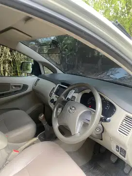 Toyota Kijang Innova 2012 Bensin