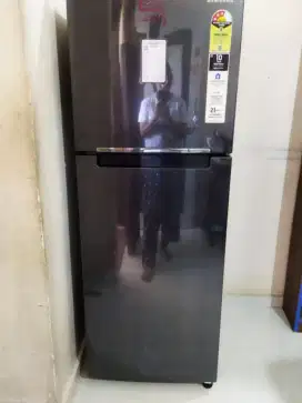Kulkas bekas baru di pakai 2 bulan