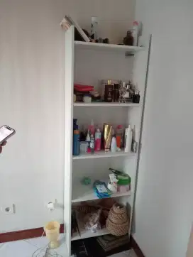 Lemari cocok utk alat2 kosmetik