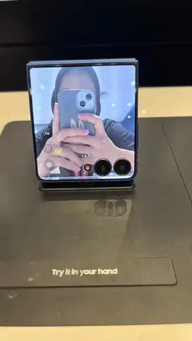SAMSUNG Z FLIP7