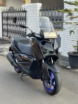 XmaX Connected premium Black