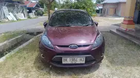 Ford fiesta 1.4 Trend Bensin/MT Ungu Metalic