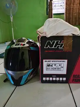 di jual helm masih baru