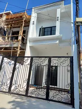 FOR SELL! Rumah Putih Modern Minimalis 2 Lantai di Harapan Indah