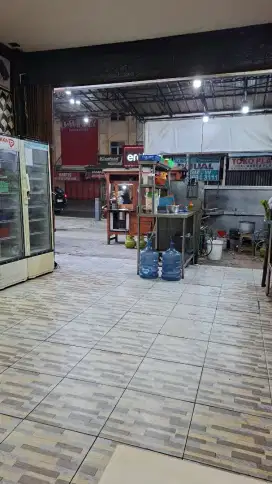 Di cari kasir dan bagian dapur