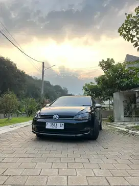 VW Golf MK7 1.4 TSI Turbo AT 2014 – Hitam Elegan, Irit, Terawat