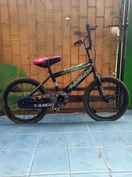 Sepeda BMX UK 18