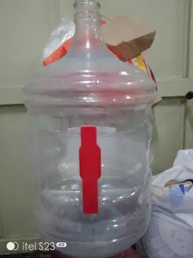 Galon air minum Cleo indomaret