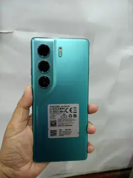 Tecno Camon 40 8/256 garansi sampai mei 2026
