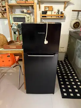 Kulkas merk changhong 2 pintu setahun pakai