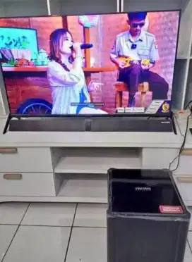 D jual cepat UNTUK BIAYA BEROBAT IBU,tv Polytron 43 inchi Android tv