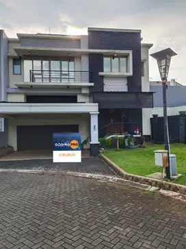 DIJUAL  Rumah 2 Lantai Ada Kolam Renang di Raffles Hills