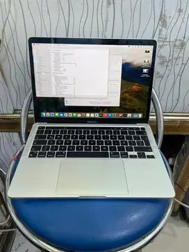 Macbook pro m2 13 inch m2 8/256 (minus)