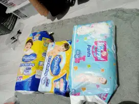 Pampers berbagai macam merk