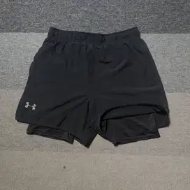 U*nder Armour (UA) 2 in 1 short / celana running ada innernya size L